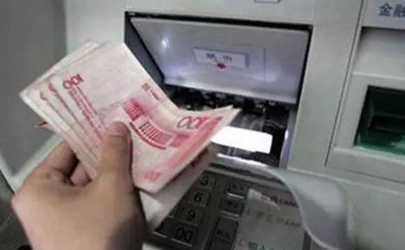 嫌棄俺生女兒,老公留下一張卡就拋棄了俺,幾年後查餘額俺蒙了