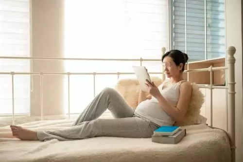 懷孕三個月,婆婆給俺熬一碗粥,沒胃口給保姆,保姆吃一口要報警