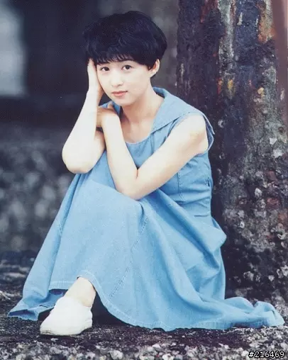 還記得唱《別在上課偷看我的心》走紅的這位玉女歌手嗎?沒想到她現在竟是一位....令人佩服到無語!
