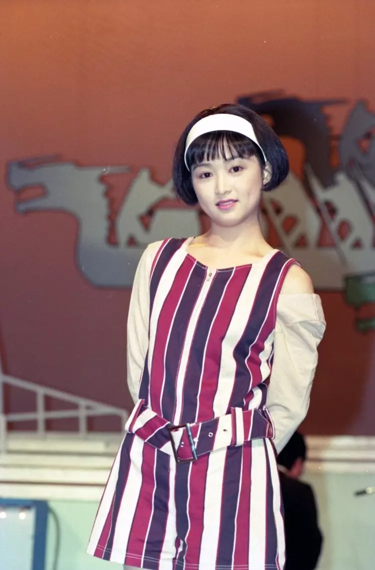 還記得唱《別在上課偷看我的心》走紅的這位玉女歌手嗎?沒想到她現在竟是一位....令人佩服到無語!