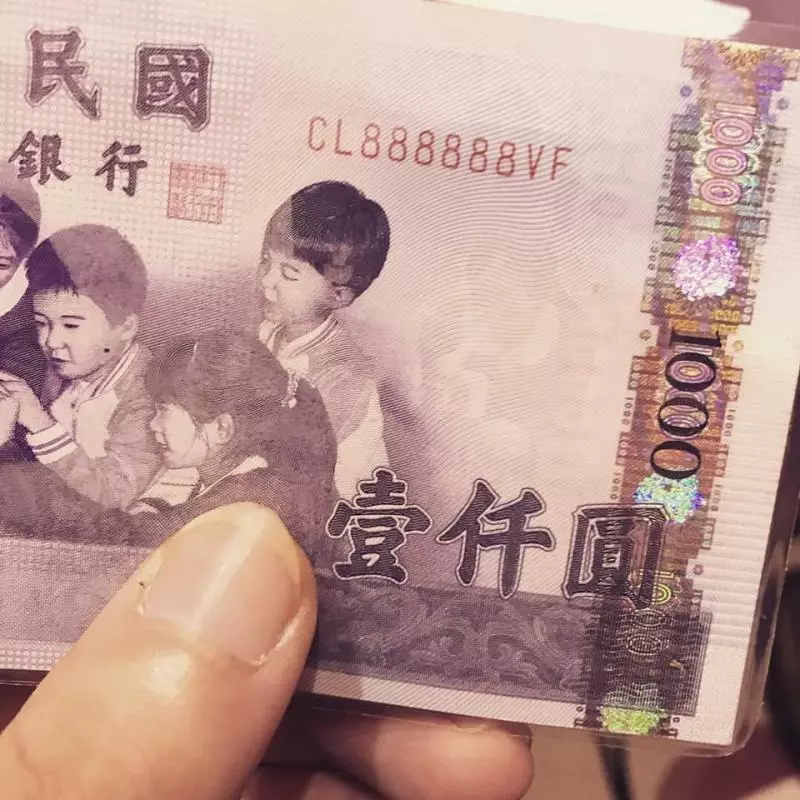 收到500元紙鈔!她一看「連號777777」嗨喊撿到寶 行家「報出驚人天價」憂問:這張怎麼會流出來....
