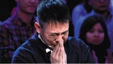 55歲李連杰可能全身癱瘓沒人同情!比他大三歲的妻子反而光彩照人!