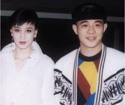 55歲李連杰可能全身癱瘓沒人同情!比他大三歲的妻子反而光彩照人!