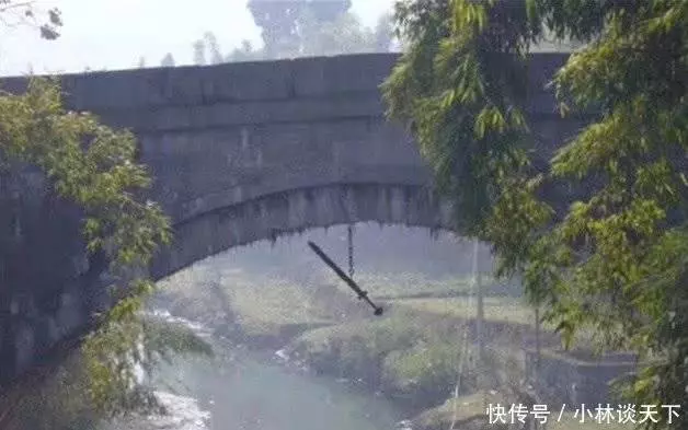 貴州橋下有把明朝古劍,價值連城,至今卻無人敢拿!