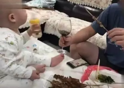 媽媽不在家時,爸爸都是怎樣帶娃的?寶爸的帶娃方式讓人笑噴了 !