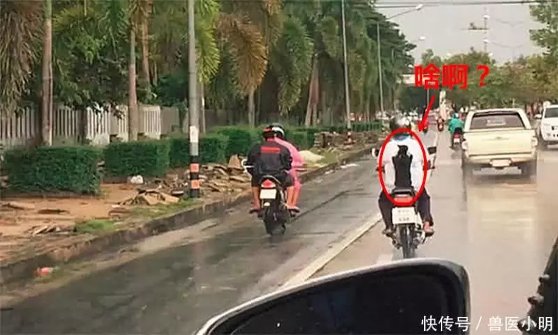 遠遠發現個騎摩托的小伙,身上的背包很特別,追上一看豎起大拇指 !