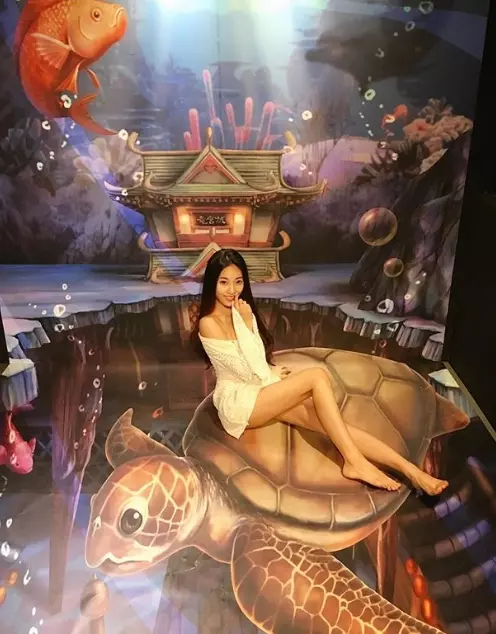 她清純又美麗!?神級美女老師一出場,「我」也想上學了!