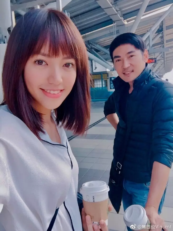 焦恩俊為了女兒捨棄「億萬家產」淨身出戶,如今迎娶「舊愛」的朋友, 一家人「顏值」都讓人無話可說....