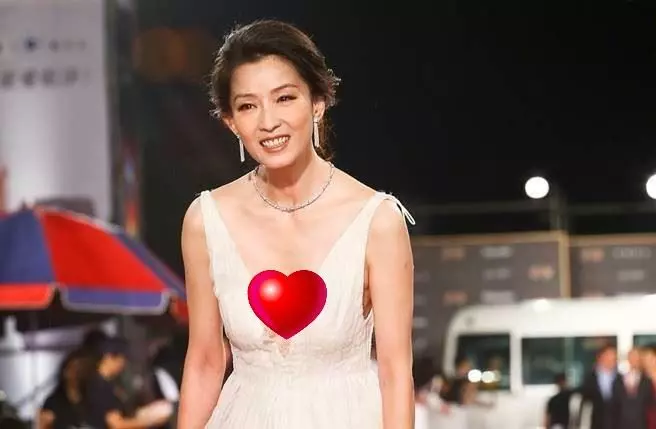 18歲走紅被金城武追求不屑一顧,48歲淒慘單身沒人娶!為餬口竟累到差點失明!