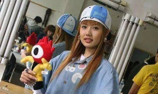 被「整容」毀掉的4位女明星,有一個整成面癱臉,而她不幸去世!