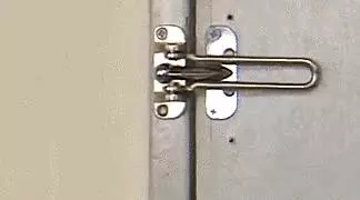 切記!不管你睡在哪裡,家也好,酒店也好,睡前一定要做「這件事」!後果真的太可怕了!