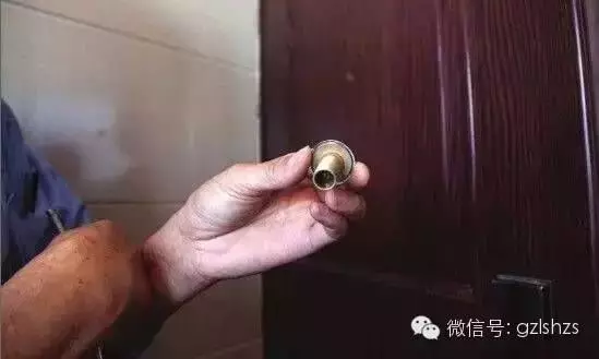 切記!不管你睡在哪裡,家也好,酒店也好,睡前一定要做「這件事」!後果真的太可怕了!
