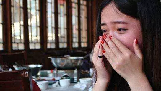 公婆帶著侄子在我家吃喝四年,她喂我兒牛奶,丈夫氣的賣房子!