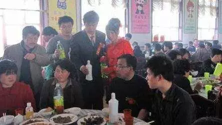 舅舅10年沒來看過我,成婚那天,收到母親的信,我報警抓舅舅