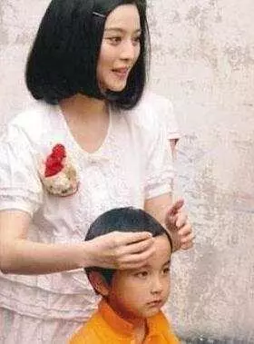 范冰冰私生子近照曝光,欺騙外界19年長相酷似35歲范冰冰!