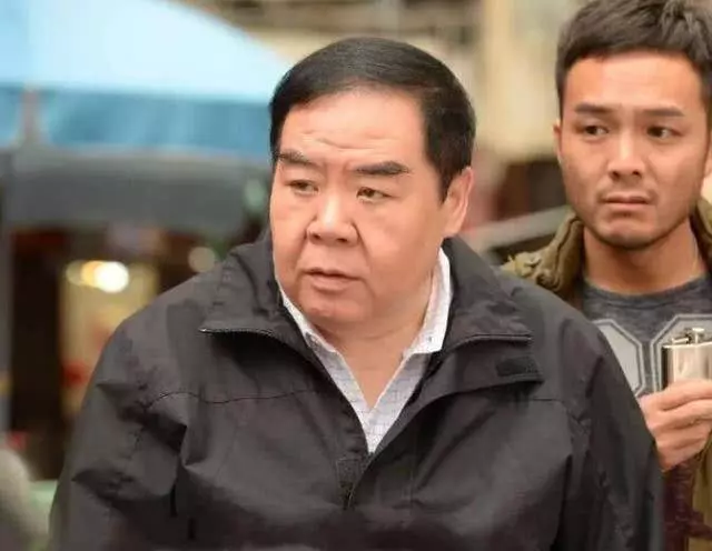 鄭則仕一年暴瘦27斤,虧損1700萬,小14歲嬌妻仍不離不棄