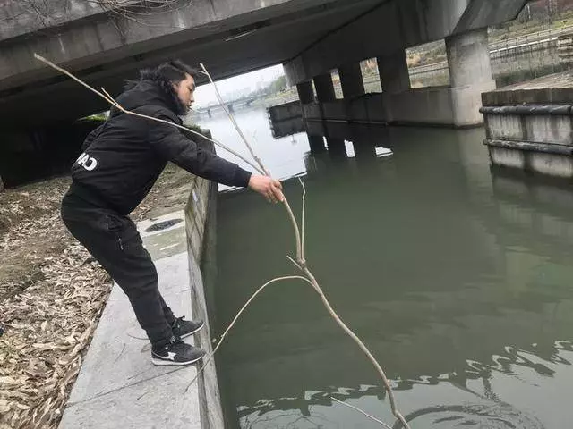 工人想當網紅賺錢 直播跳河結果「溺斃 」