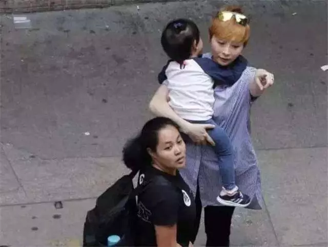 錢嘉樂近照,妻子很漂亮,倆個女兒很像他,揭秘與李珊珊分手內幕
