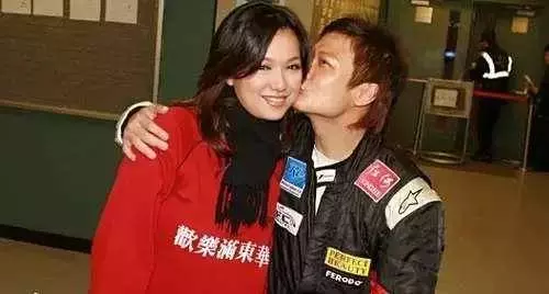 錢嘉樂近照,妻子很漂亮,倆個女兒很像他,揭秘與李珊珊分手內幕
