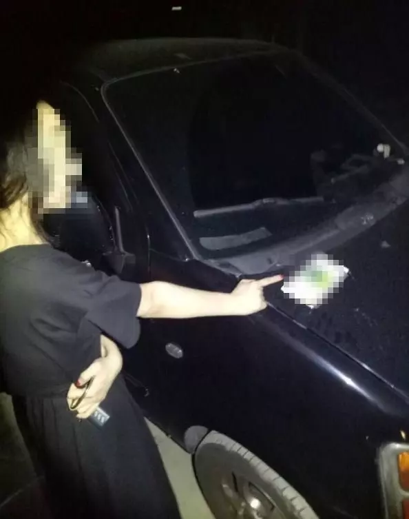 情侶準備進入「聲音太大」!警察北北上前關心:聞到一股熟悉的味道!