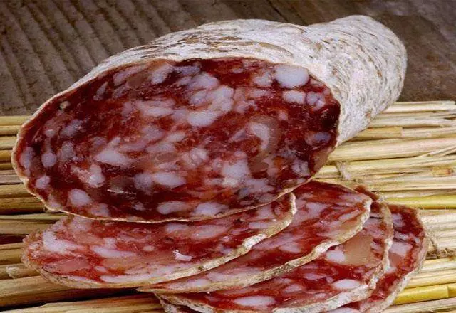 月經量變少怎麼辦? 婦科醫生:常喝3種水、少吃2種肉,幫你養護子宮!