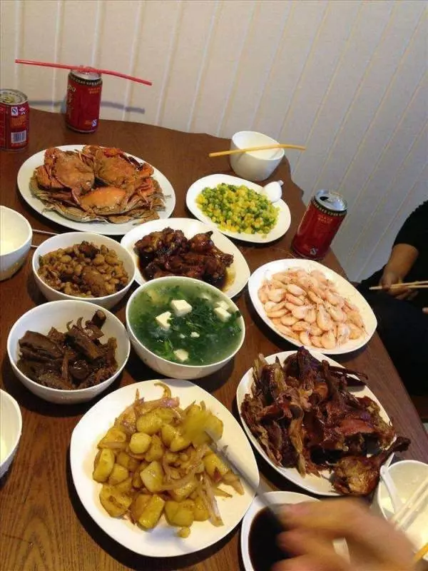 丈夫元宵節加班,妻子心疼,去送元宵,登記時瞥見監控,含淚離婚