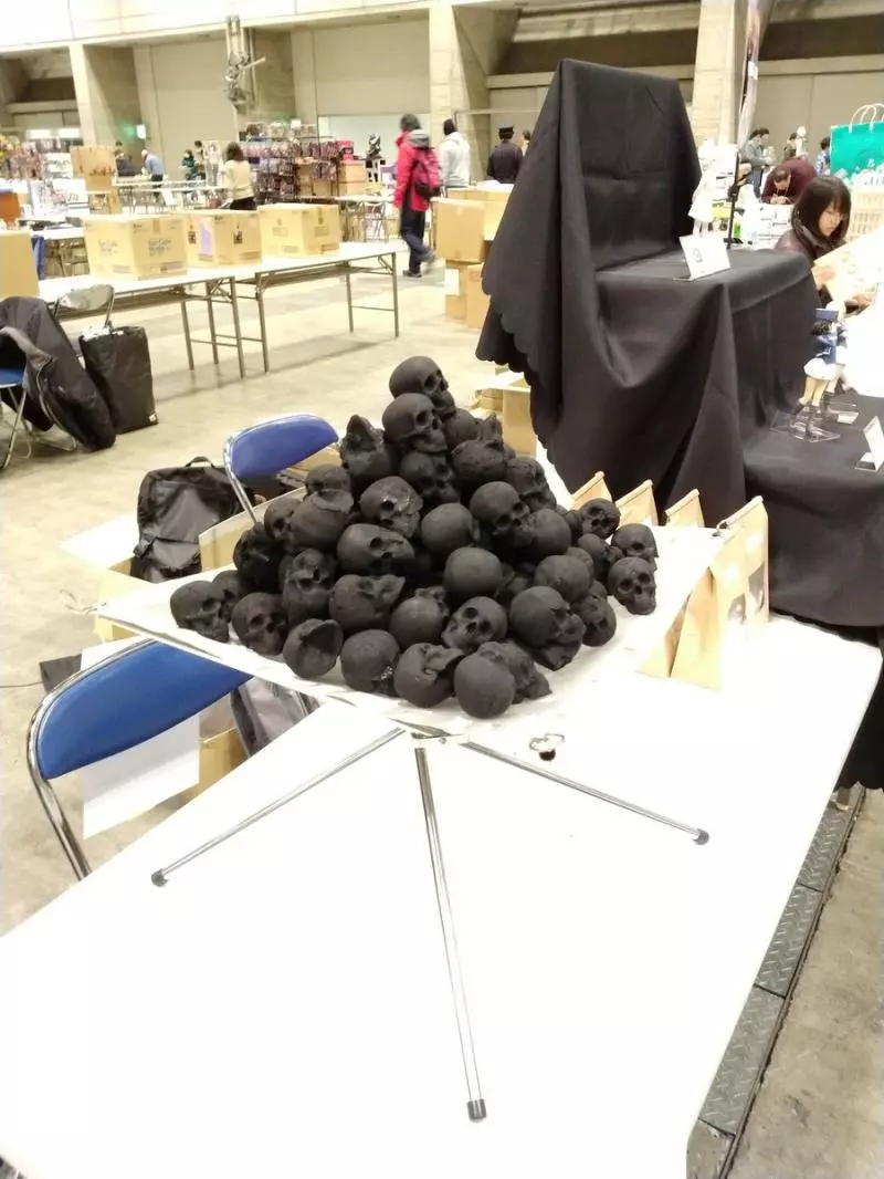 「骷髏頭木炭」一開賣就被搶光 網驚:燒成灰更可怕