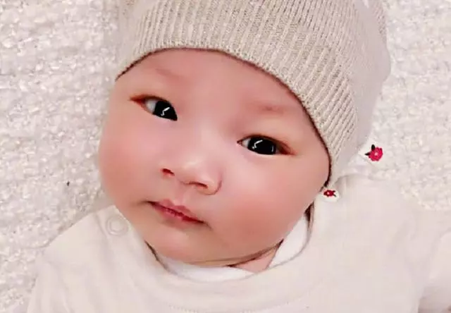 王祖藍女兒正臉照，鼻樑高挺櫻桃小嘴，女兒側臉清晰鼻子像極了爸爸 