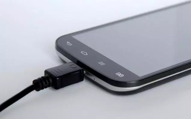 手機充電一直有問題,你錯了,這才是正確的充電姿勢