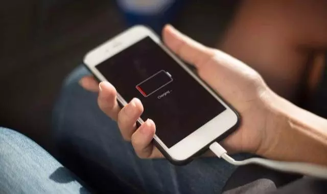 手機充電一直有問題,你錯了,這才是正確的充電姿勢