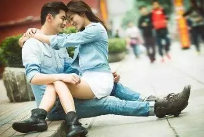 結婚第二天,丈夫就打得我骨折,爸媽來醫院看我,給了丈夫7萬!