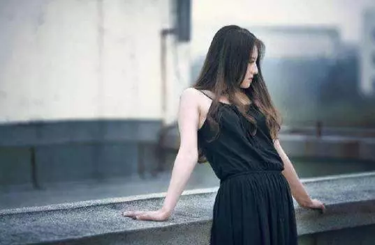 結婚第二天,丈夫就打得我骨折,爸媽來醫院看我,給了丈夫7萬!