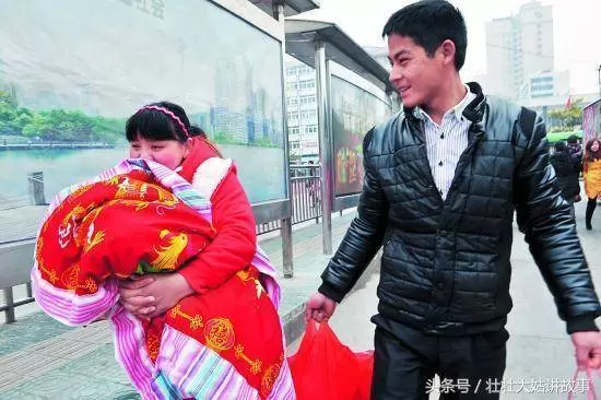 兒子治病要5萬，婆婆說沒錢，我賣掉鑽戒，繳費時愣了