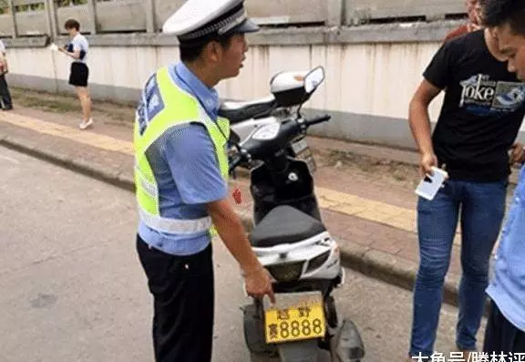 男子把自己電動車改成「鬼火」, 時速120公里, 配有10個電瓶 !