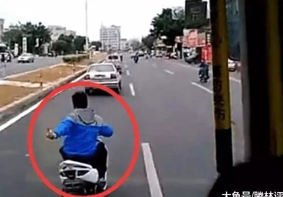 男子把自己電動車改成「鬼火」, 時速120公里, 配有10個電瓶 !