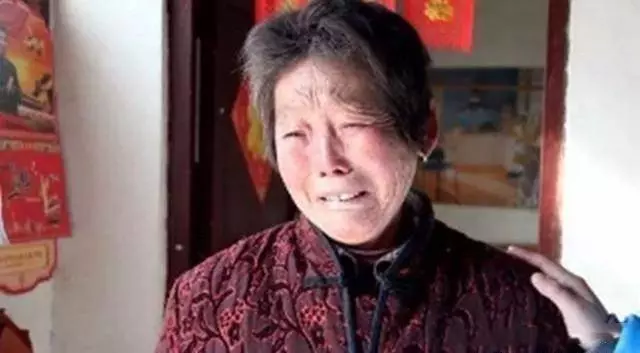殘疾哥哥花10萬彩禮娶親,婚後三天嫂子消失,推開門我媽老淚縱橫