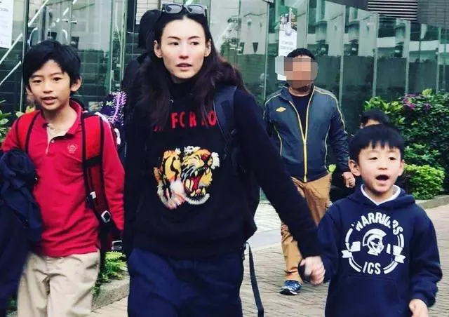 張柏芝分享孕期細節,曾感到無助又空虛,意外暴露「小王子」近況!