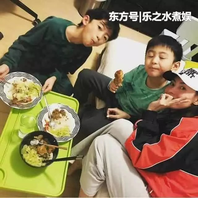張柏芝大兒子對著爺爺謝賢,認真評價爸媽,謝霆鋒樂壞了!