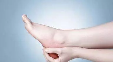 腎不好的人,身體會出現2疼和1黑,常喝一種水,腎會慢慢變好