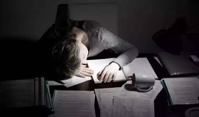 腎不好的人,身體會出現2疼和1黑,常喝一種水,腎會慢慢變好
