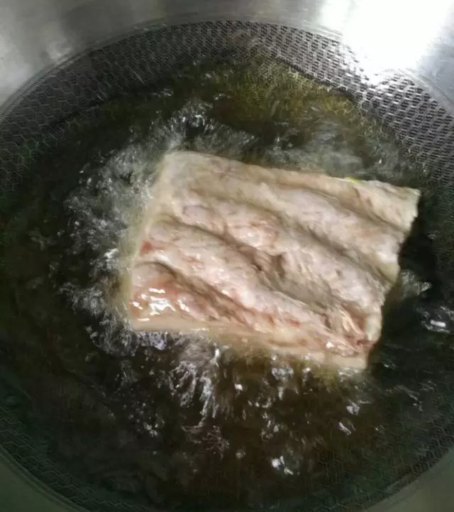 酒店大廚傳下來「客家梅菜扣肉」的秘方,想學不會都難,層次分明香氣濃鬱超好吃