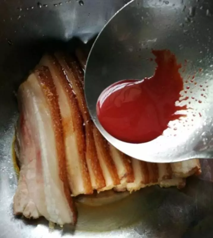 酒店大廚傳下來「客家梅菜扣肉」的秘方,想學不會都難,層次分明香氣濃鬱超好吃