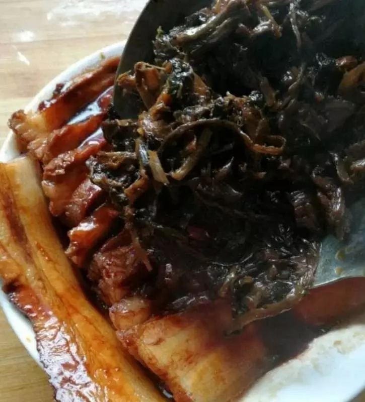 酒店大廚傳下來「客家梅菜扣肉」的秘方,想學不會都難,層次分明香氣濃鬱超好吃