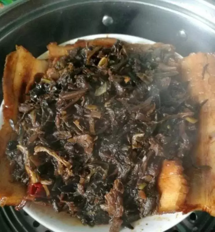 酒店大廚傳下來「客家梅菜扣肉」的秘方,想學不會都難,層次分明香氣濃鬱超好吃