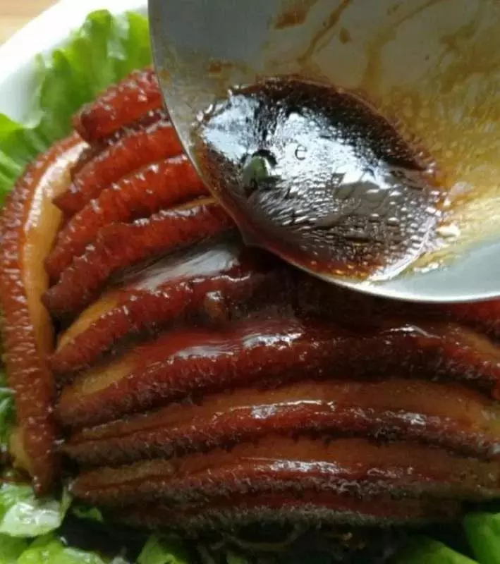 酒店大廚傳下來「客家梅菜扣肉」的秘方,想學不會都難,層次分明香氣濃鬱超好吃