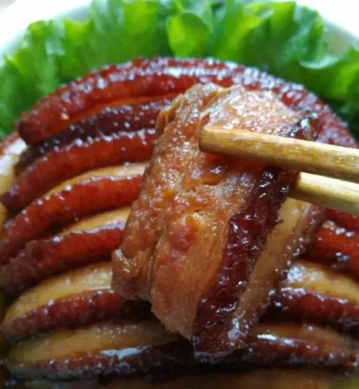 酒店大廚傳下來「客家梅菜扣肉」的秘方,想學不會都難,層次分明香氣濃鬱超好吃