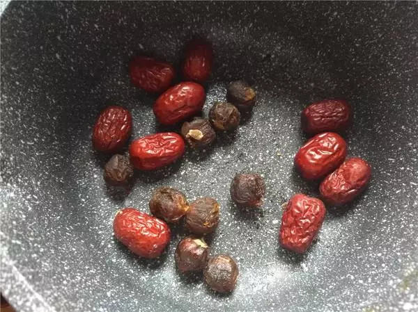 桂圓紅棗薑湯,暖身體、嫩皮膚,經常喝預防痛經、養氣色!