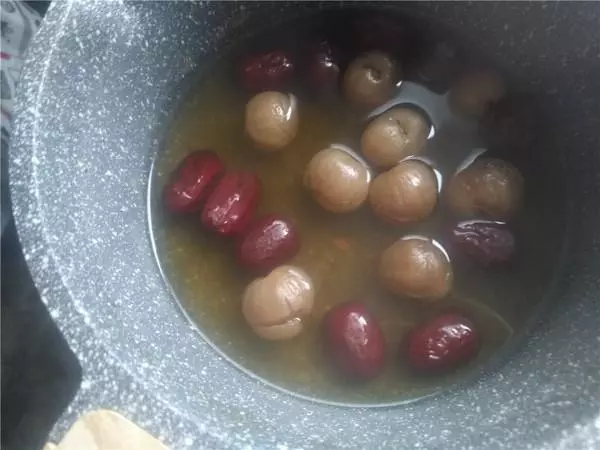桂圓紅棗薑湯,暖身體、嫩皮膚,經常喝預防痛經、養氣色!