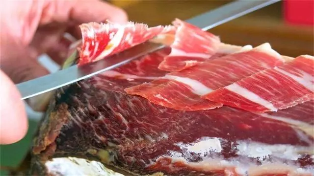 全球最貴火腿:一年限量80根,每根賣30000元!一根火腿得做10年