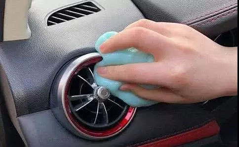 不管車子貴不貴,車內灰塵多別用毛巾擦,簡單幾招,全車煥然一新